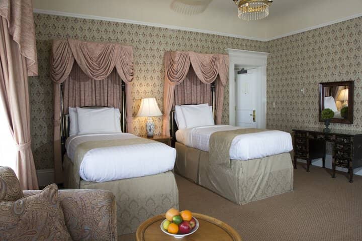 Room 6 of 38