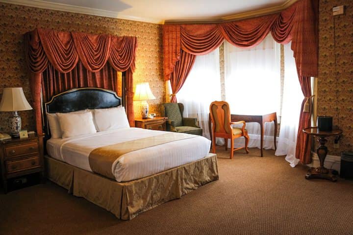 Room 13 of 38